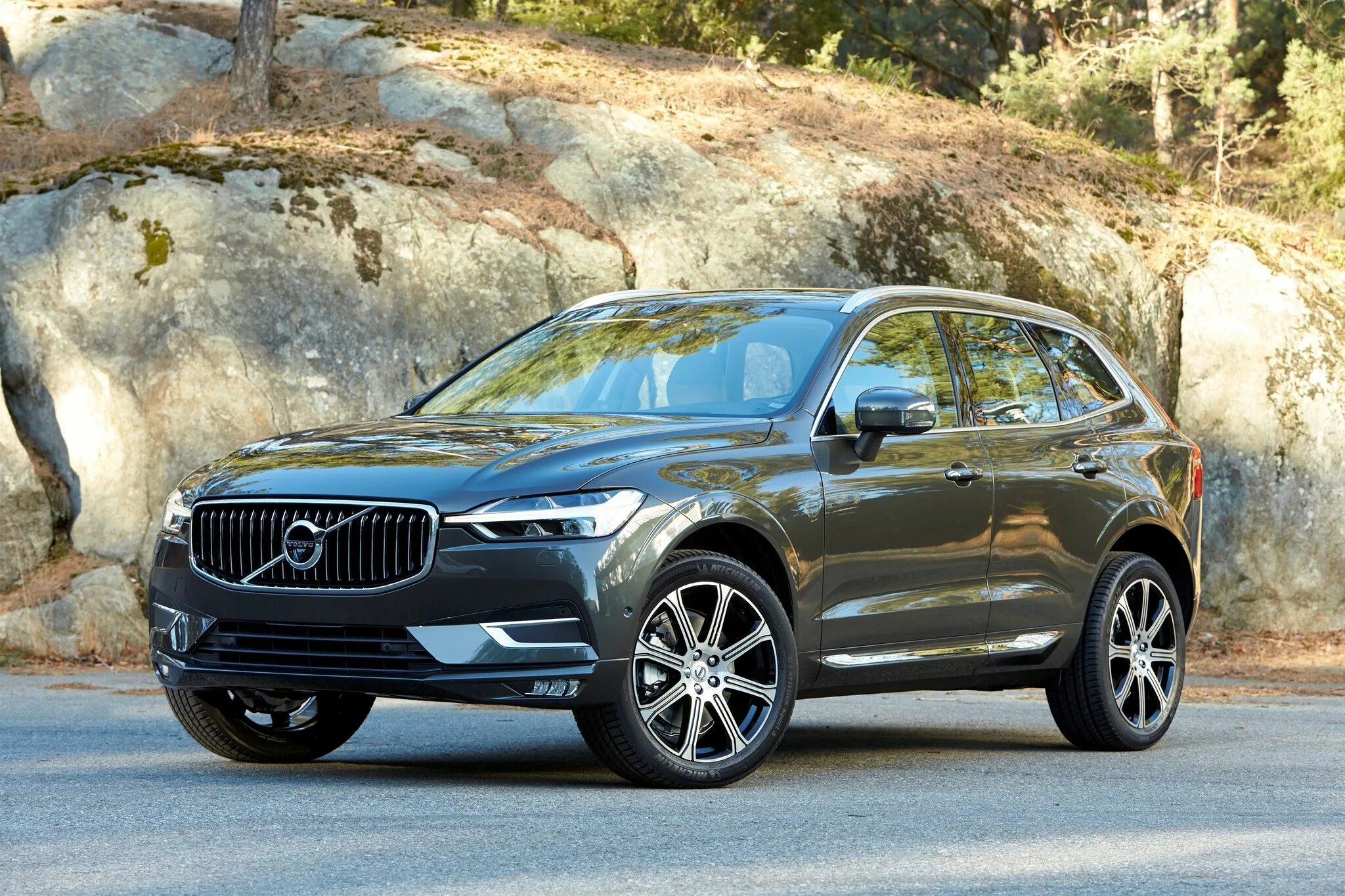 Volvo маленький кроссовер. Volvo xc60 2017. Volvo xc40 2020. Volvo кроссовер xc40. Паркетники вольво.