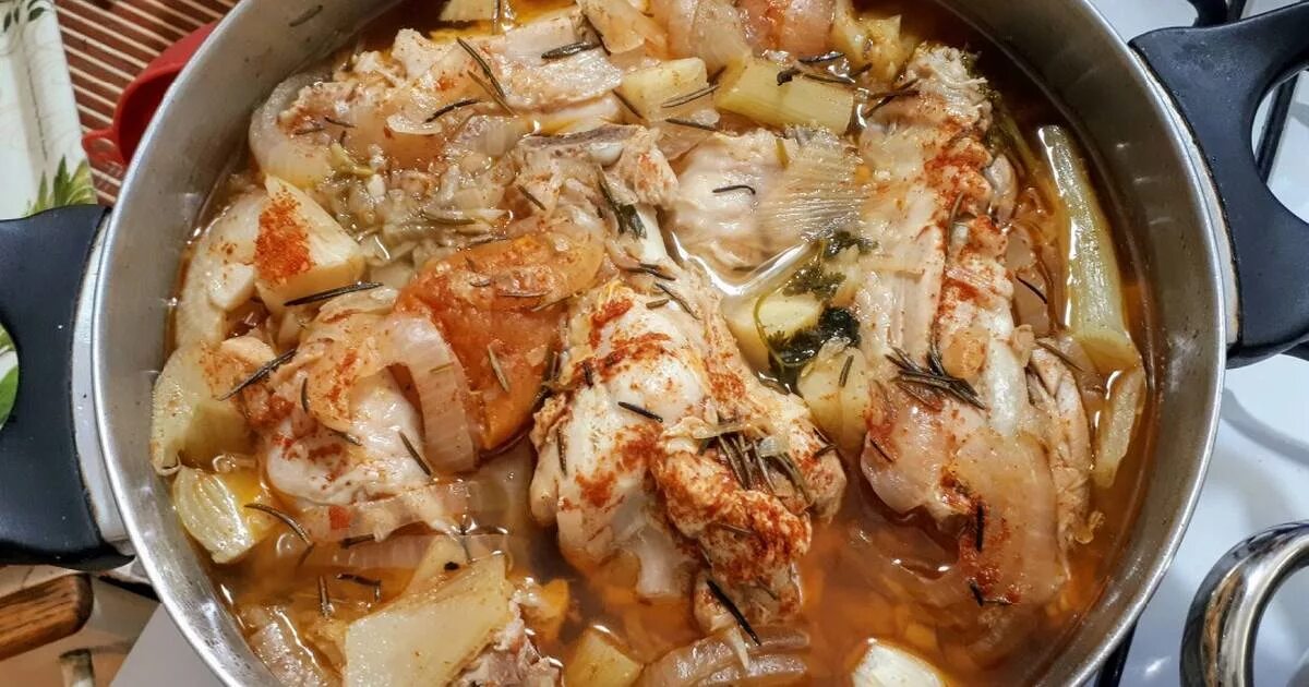 Рагу. Тушить индейку кусочками. Индейка кусочками на сковороде. Бедро индейки кусочками. Тушить индейку кусочками.