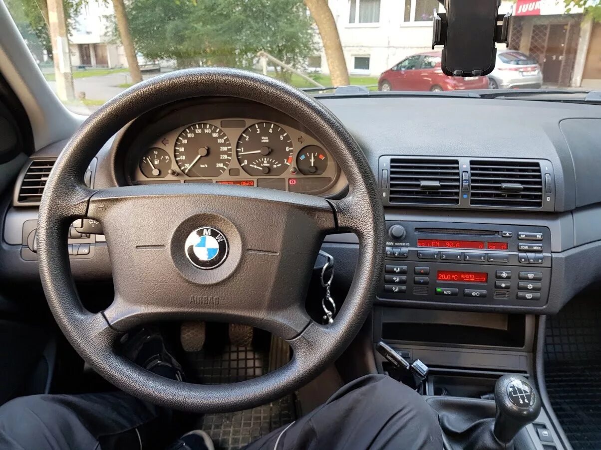 Часы бмв е34. Руля bmw e39 520i. торпеда бмв е46. е34 салон руль е39.
