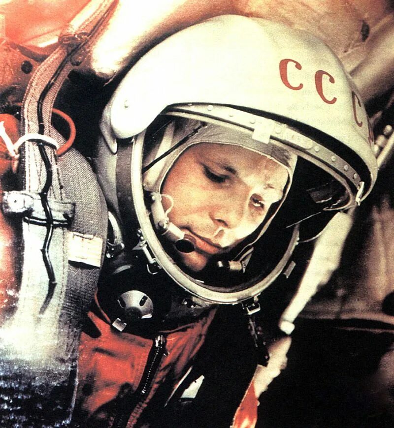 First man in space. Гагарин космонавт.