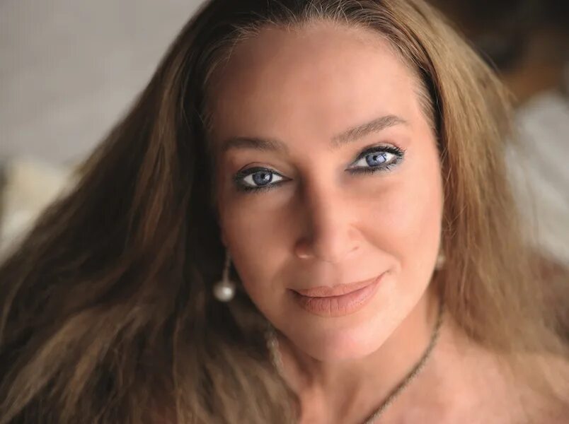 Нермин безмен. Нермин безмен. Нермин безмен родители. Нермин безмен семья. Нермин безмен шура фото из книги.