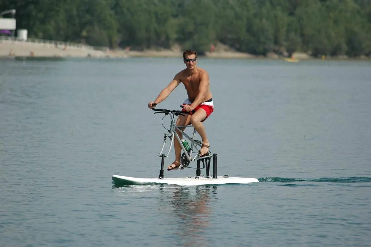 Водный велосипед. Катамаран велосипед. Необычные водные велосипеды. Водный велосипед Water Bike Cycle. Water bike
