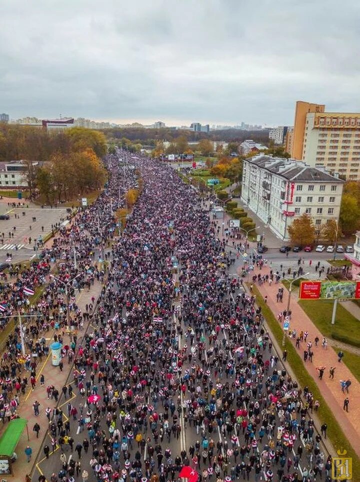 Почему сегодня в минске. Протесты в Белоруссии. Минск сейчас. Митинги в Беларуси 2020. 200 Тысяч человек фото.