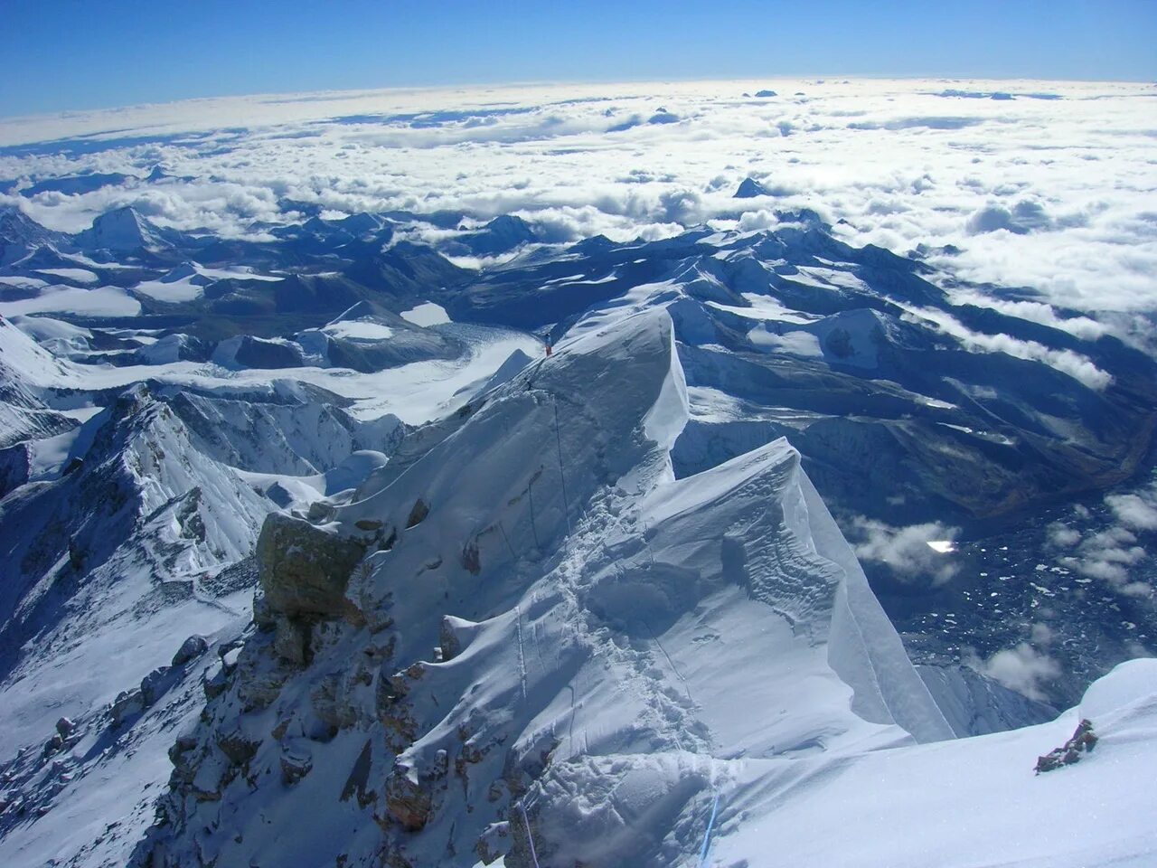 Проявить гора. Вершина горы Джомолунгма. Самая высокая вершина горы Эверест. Вид с Джомолунгма Эверест. Гора Эверест фото с вершины.