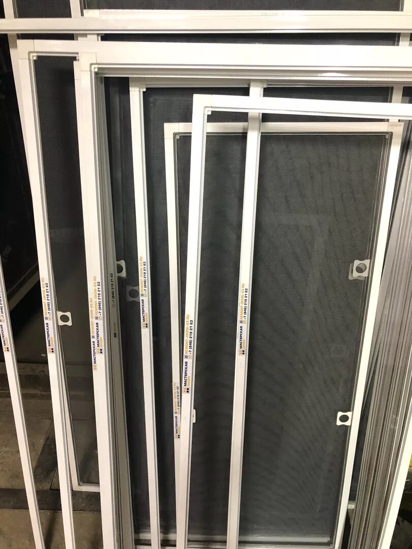 Изготавливаем москитные сетки. Изготовление москитных сеток на пластиковые. Москитная сетка. Москитный сетка для акфа. Сетки на пластиковые окна.