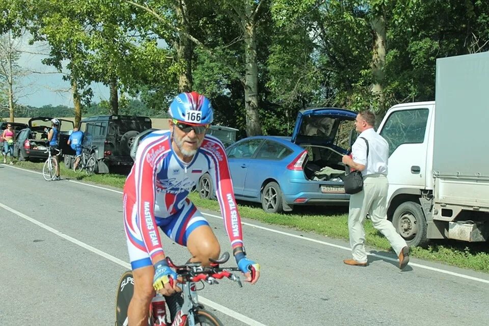 Участник соревнований по велоспорту. Велоспорт Чита. Андреев Красноярск велогонки. Мастер спорта по велосипедному. Александр толкачёв Велоспорт шоссе Динамо.