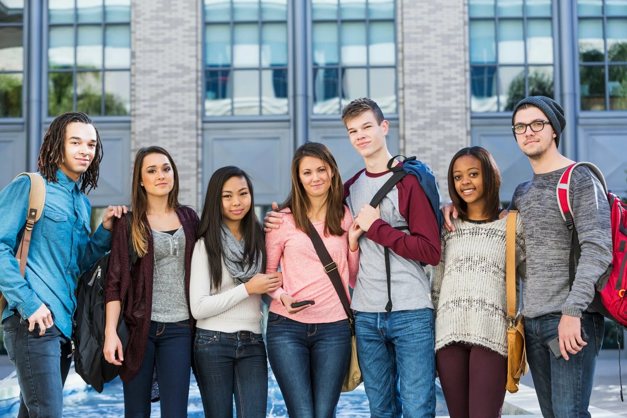 A group of students is. Группа студентов. Студенты колледжа. Студенты Америки. Студенты американских колледжей.