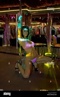 külot orqali korinadigan labia bilan plyaj fotosurati