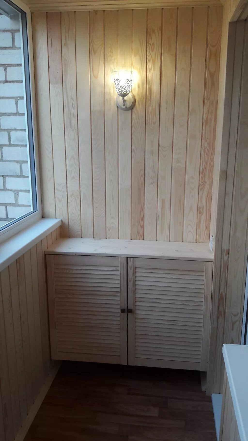 Со обшивка. Отделка балкона. Вагонка на балконе. Внутренняя отделка балкона пластиком. Отделка потолка на лобж и.