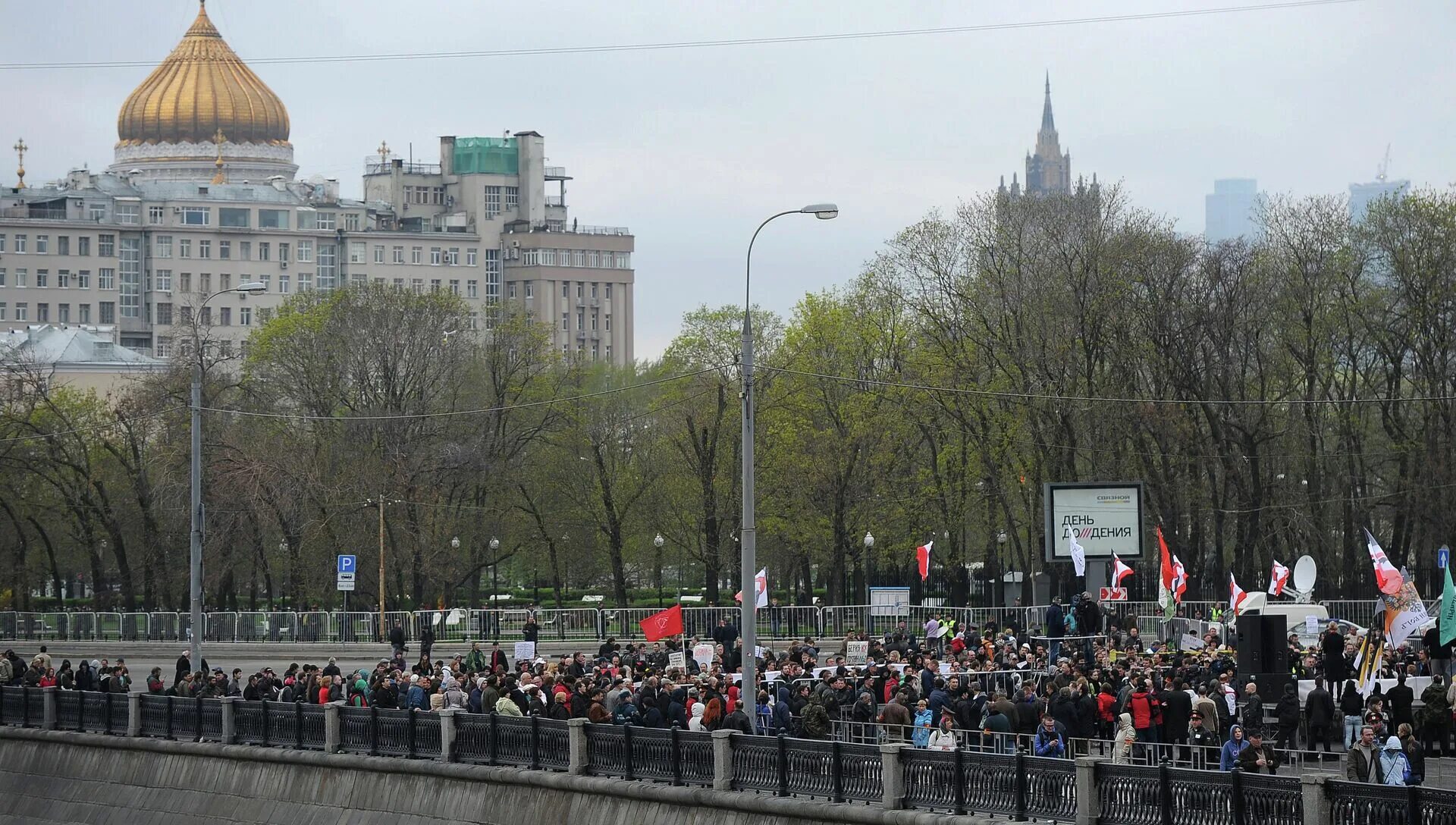 Болотная метро. Болотная площадь 14. Болотная площадь в Москве. Болотная площадь в Москве сейчас. Парк на Болотной площади в Москве.