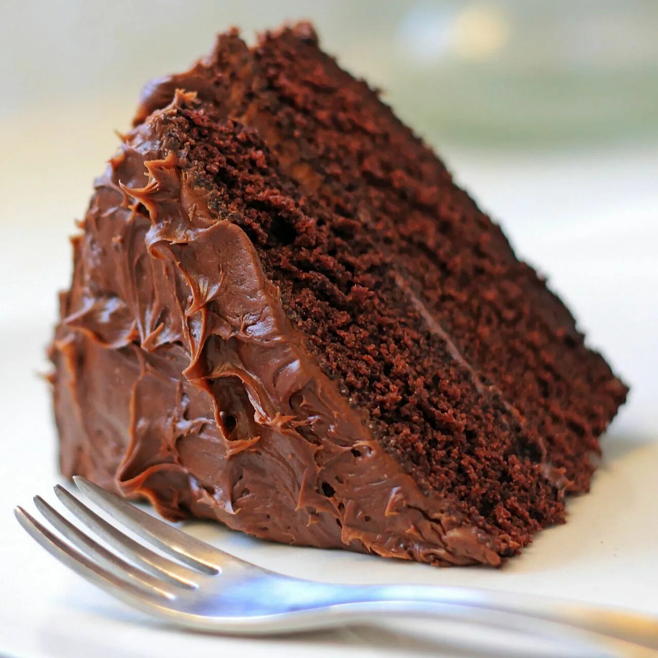 Chocolate bar sliced. Like chocolate cake. Cikolatali findiqli pasta. Шоколадный торт. Стильный шоколадный торт.