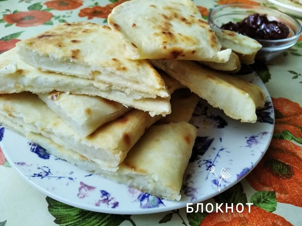 Кыстыбый с картошкой Бахетле. Татарское блюдо кыстыбый. Кыстыбый с картошкой. Тесто для кыстыбый по-татарски.