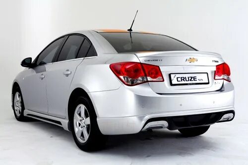 Бампер задний Chevrolet Cruze седан Рестайлинг. Задний обвес Шевроле Круз. Задний бампер Шевроле Круз седан 2012. Задний бампер Шевроле Круз седан 2013.