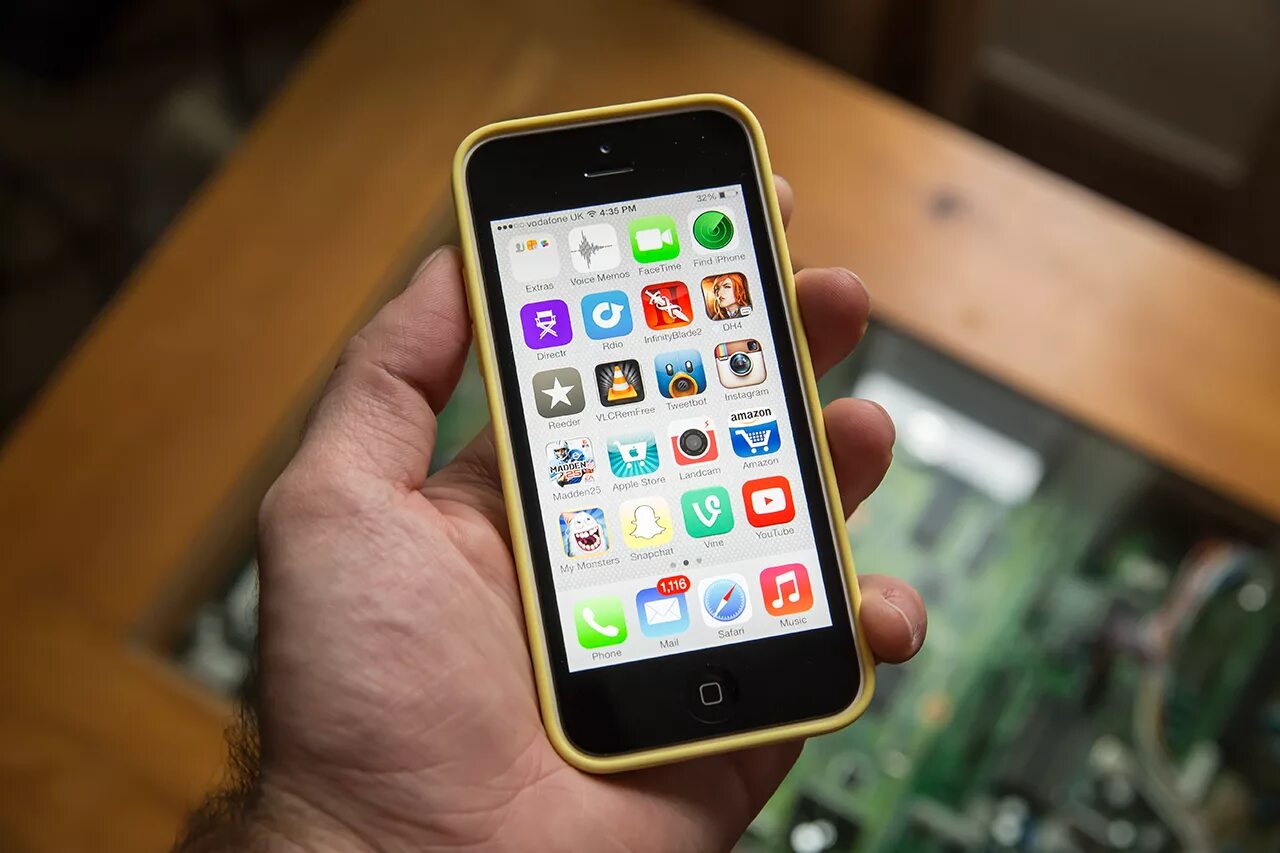 Iphone 5c ios. Iphone 5. айфоны которые устарели. айфон включенный. iphone 5 call.
