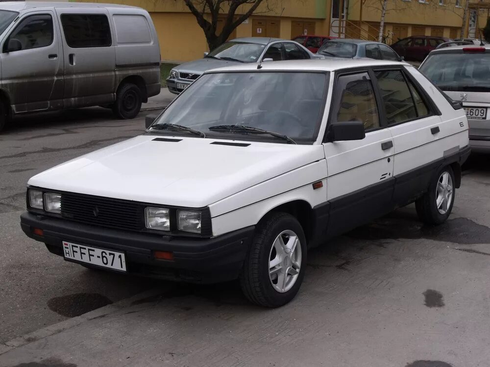 Reno 11f. Renault 11. Renault 11 хэтчбек. Renault 11 1.7. Рено 11 1983.