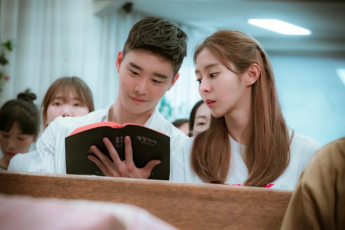 корейский сериал гость. семья ронг дорама. корейский сериал увидимся после школы. дорамы про университет. дорамы про студентов.