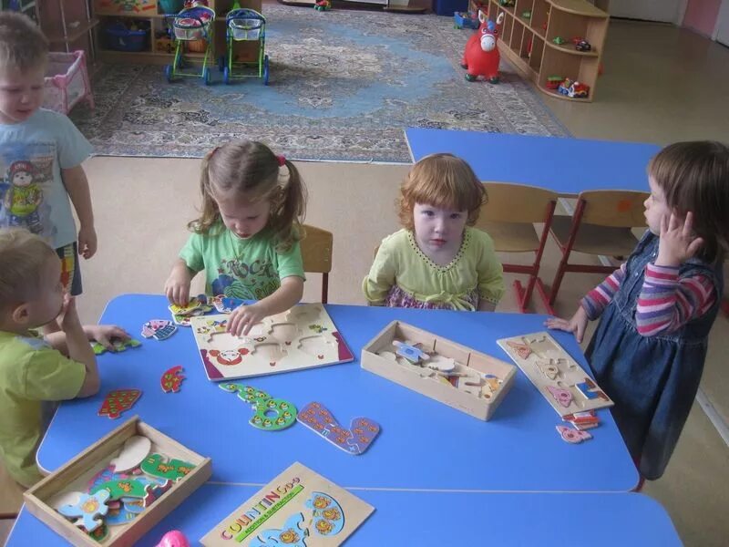 ребенок и общество 1 младшая группа. ребенок и общество 1 младшая группа. занятия в ясельной группе детского сада. коллективное занятие в младшей группе. сенсорные занятия в младшей группе детского сада.