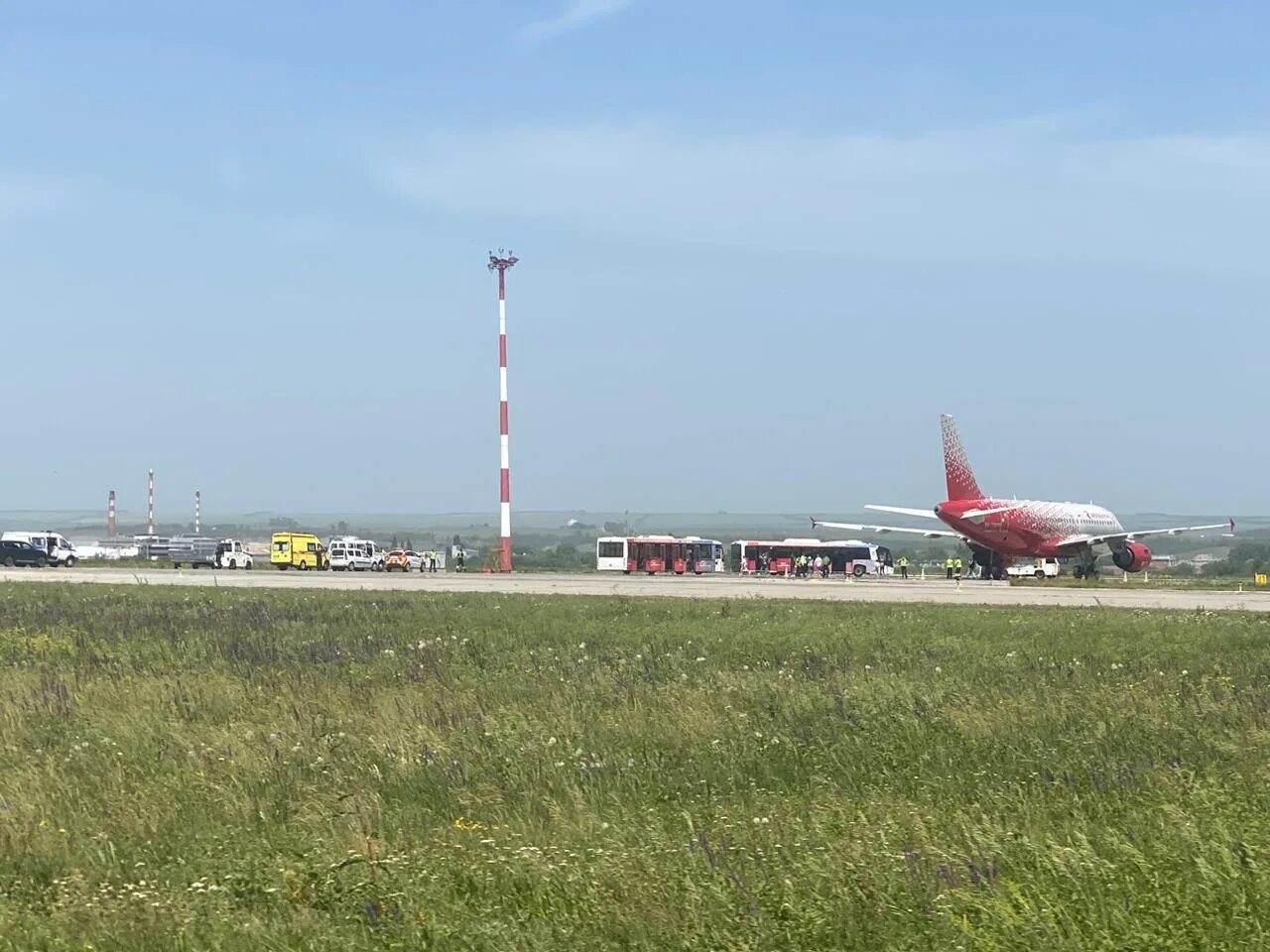 Самолет приземлился в минеральных водах. Самолет из москвы в магас. Аэропорт магас. Самолет приземлился в минеральных водах. Самолет приземлился в минеральных водах.