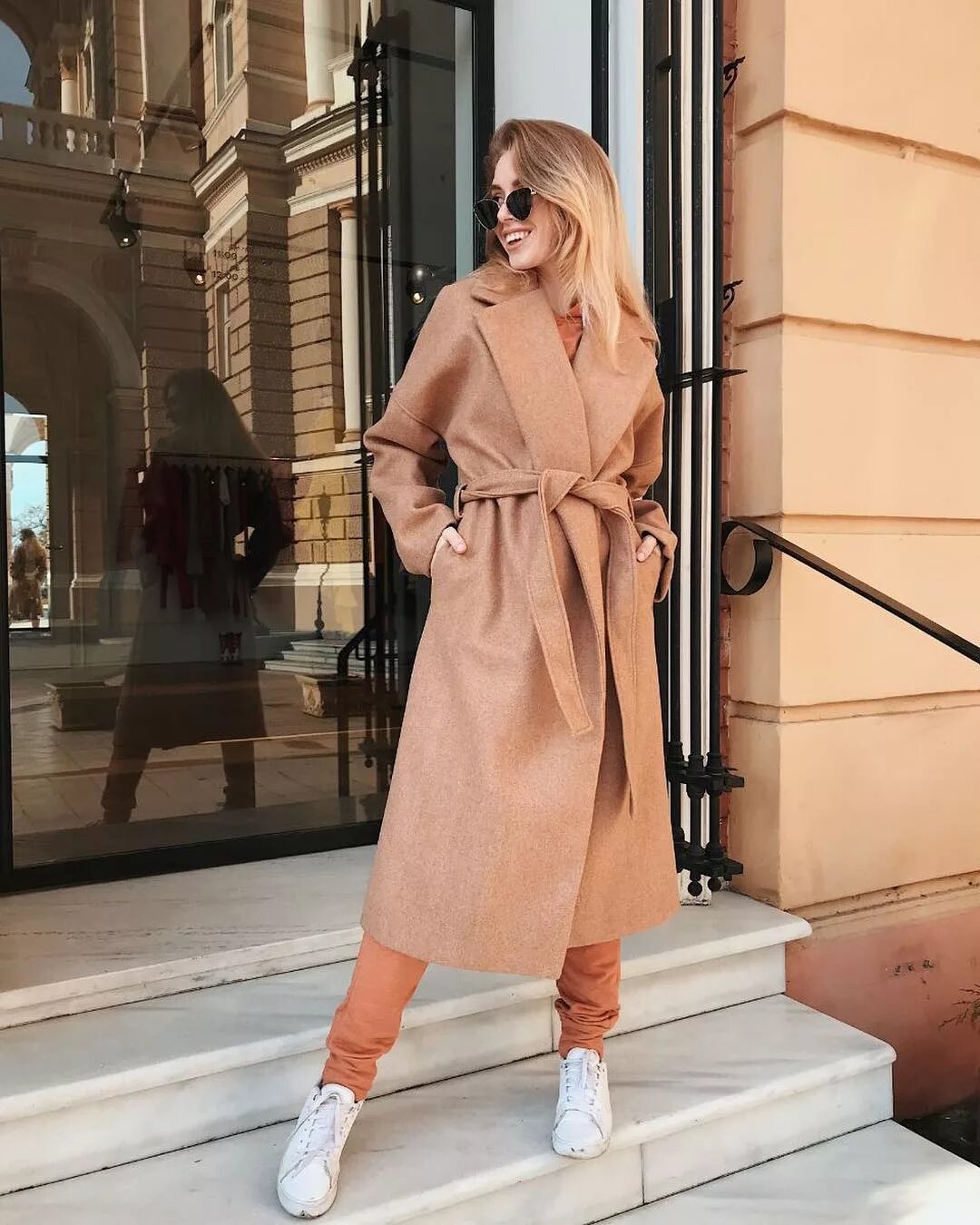 коричневое пальто. с чем носить пальто халат. пальто с поясом. с чем носить пальто халат. серое пальто.