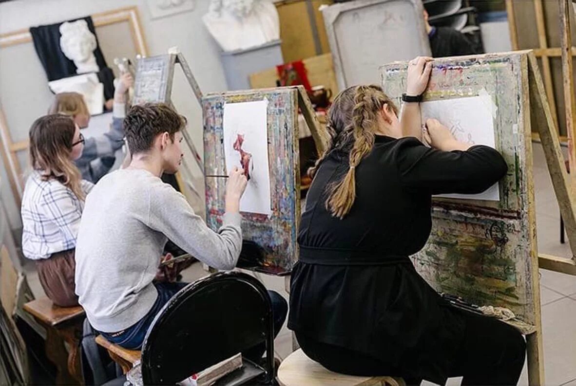 Искусство эстетика. Кисти и краски. Мастер класс художника. Изобразительное искусство. Холст и кисти.