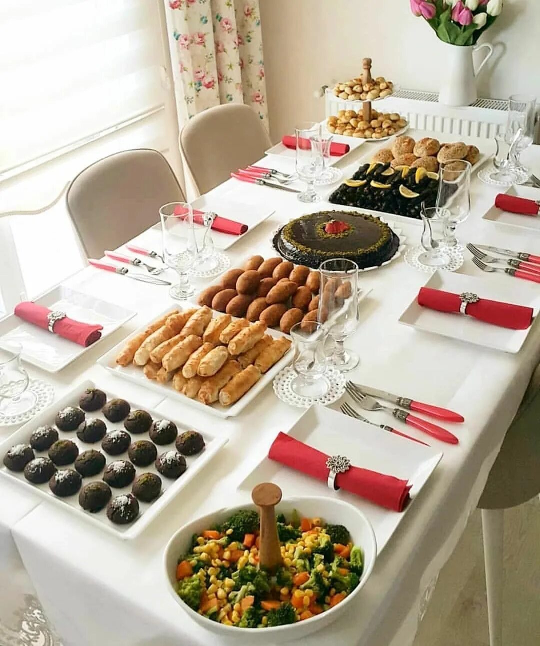 праздничный стол на день рождения. оригинально накрыть стол. праздничный стол на день рождения. праздничный стол на день рождения. оригинально накрыть стол.