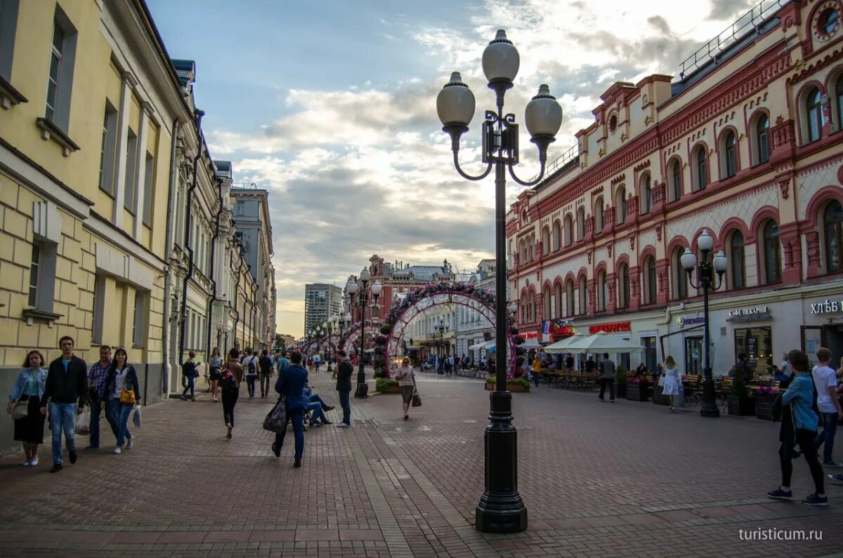 Улица старый Арбат. Улица Арбат (старый Арбат). Арбат стрит Москва. Пешеходная улица в Москве Арбат.