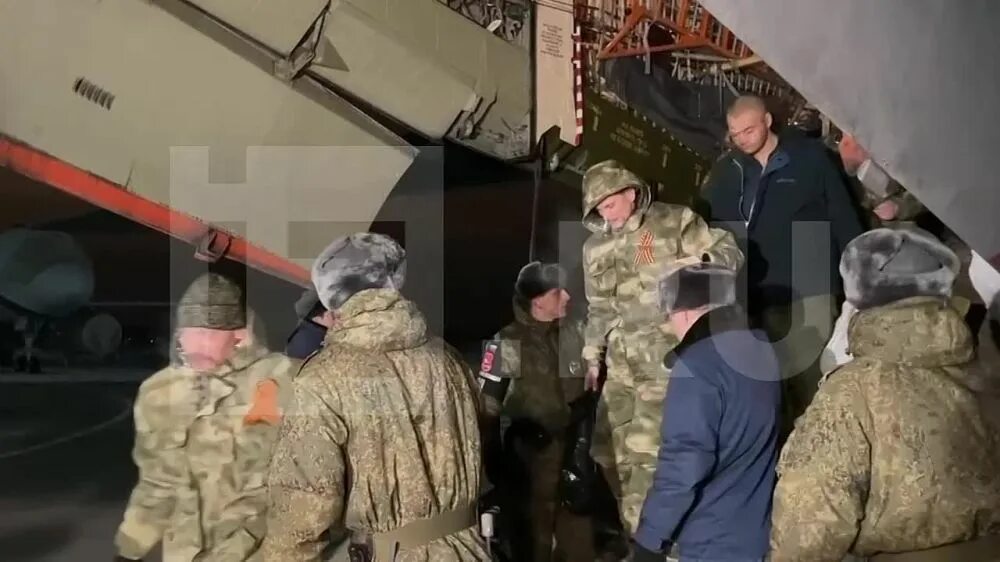 Чкаловский аэродром. Аэропорт пленные. Аэропорт пленные. Аэродром чкаловский москва. Донецкий аэропорт трупы киборгов.