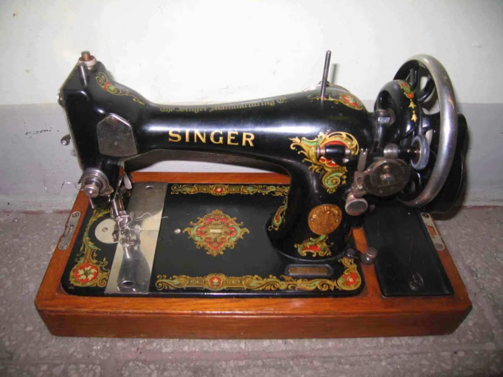 Ручная швейная машинка (Zinger super 2001). Швейная машинка Singer Зингер. Швейная машинка Зингер ССР. Швейная машина super Zinger 2001.