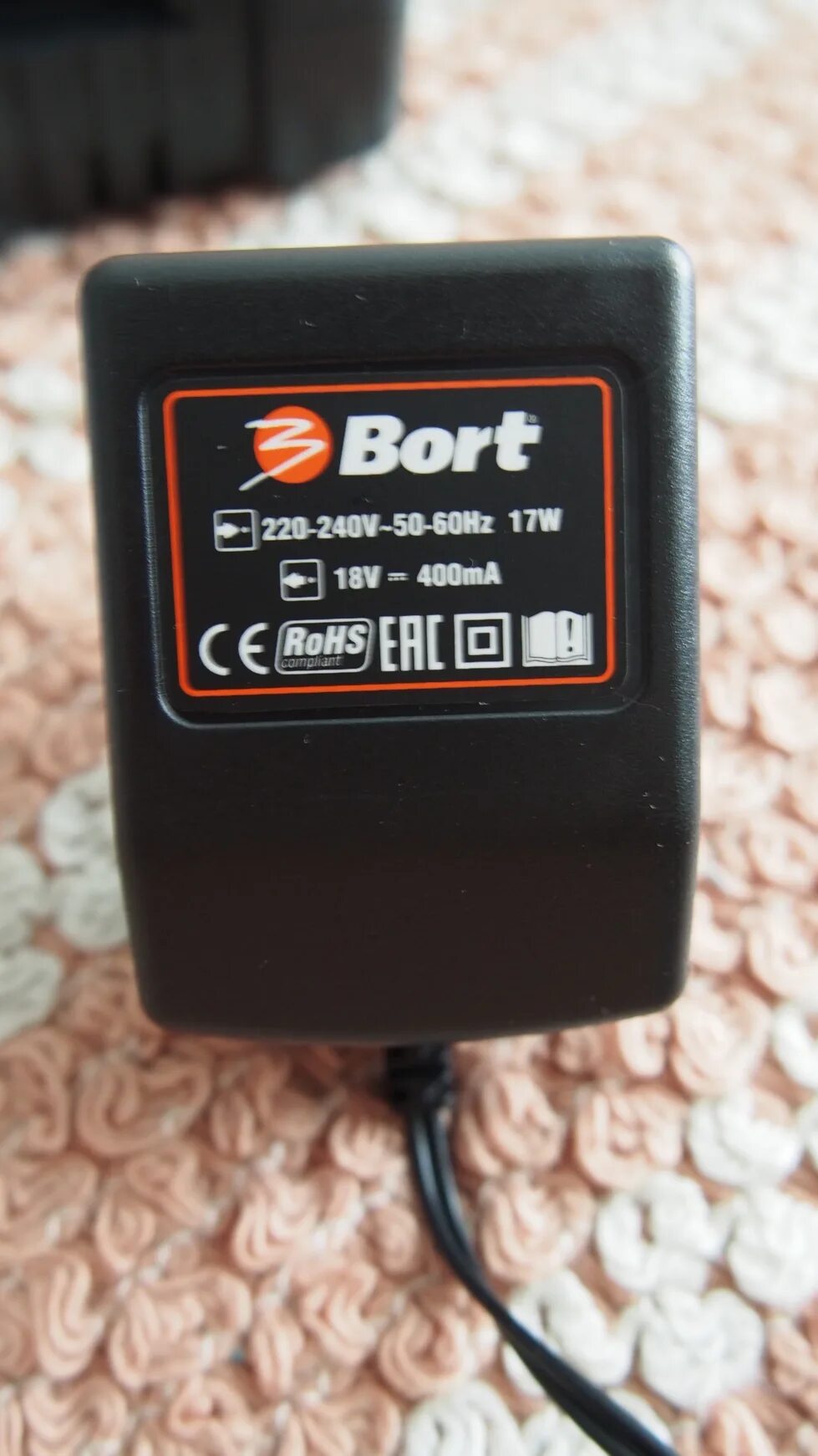 Зарядное bort. Блок питания для шуруповерта bort 18 вольт. блок питания bort 18v. bort зарядное устройство 18 вольт. bort 18v шуруповерт.