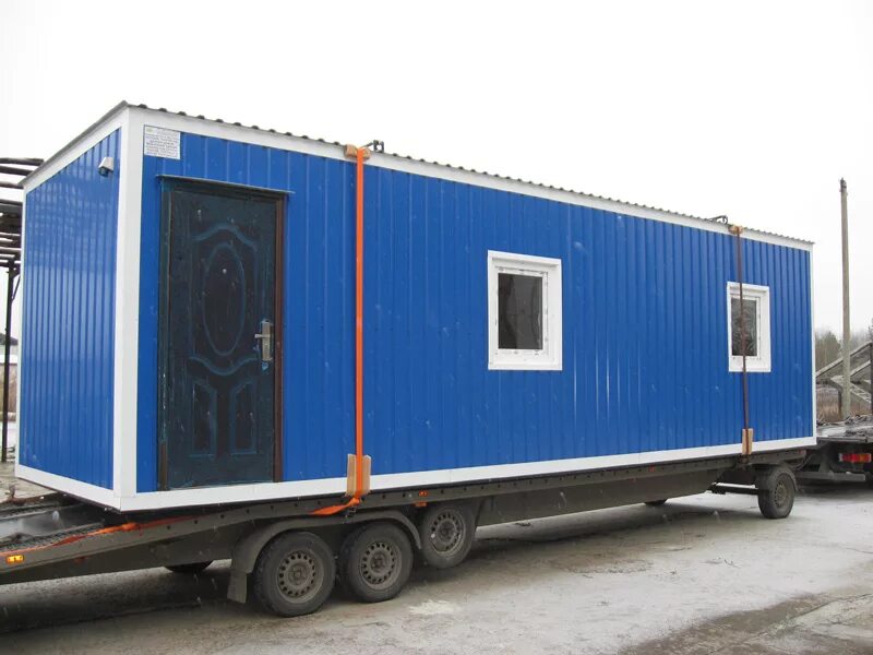 перевозка строительных бытовок. бытовка 8 метров. перевозка строительных бытовок. перевозка строительных бытовок. манипулятор камаз для перевоза бытовки.