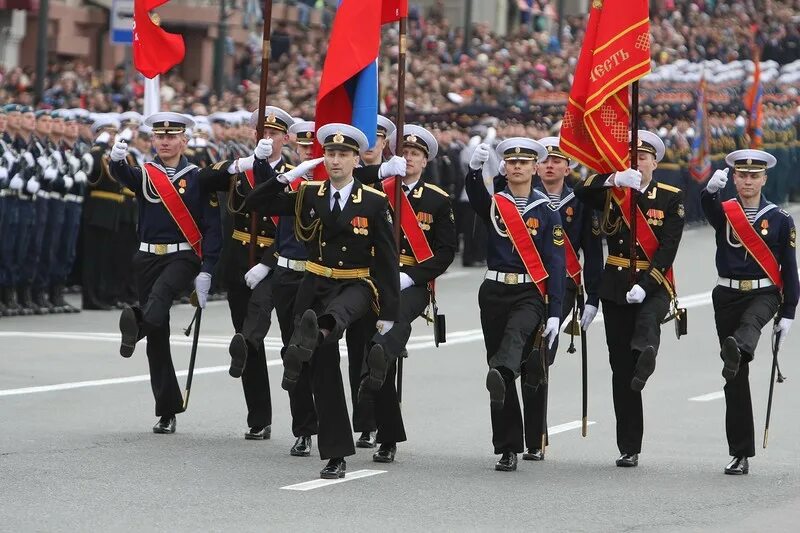Праздничный марш. Марш праздник победы. Парад победы новосибирск. Марш победы. Марш праздник победы.