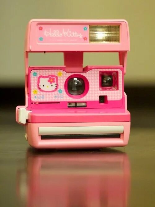 Hello камера. Полароид Хелло Китти. Фотоаппарат Хелло Китти. Розовый фотоаппарат с Хеллоу Китти. Polaroid Хеллоу Китти.