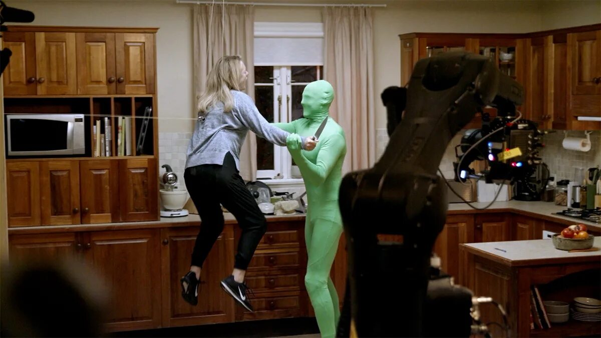 Невидимка фильм 2021. Стал невидимым и воспользовался этим. Стал невидимым и воспользовался этим. Фильм парень стал невидимкой и подсматривал за девочками. Фильм невидимка решил воспользоваться своей способностью чтобы.