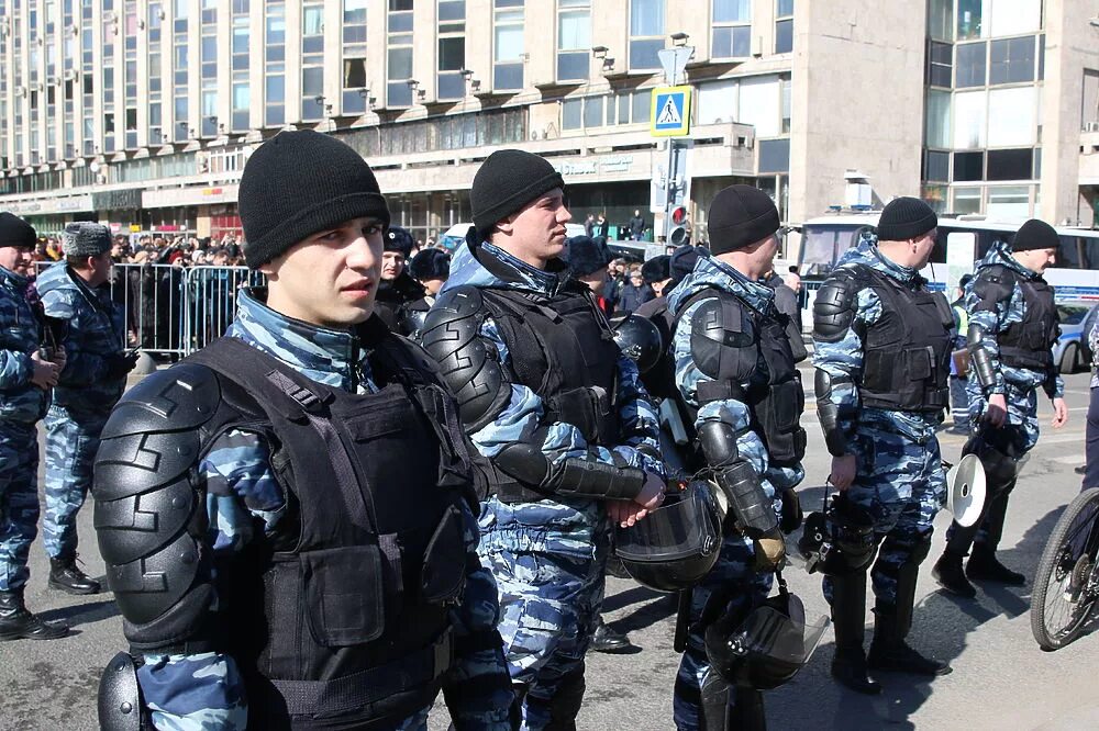 Собр росгвардия москва. Росгвардию расформируют. Охрана общественного порядка. Росгвардия форма. Росгвардию расформируют.
