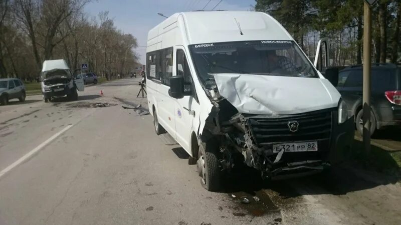 Маршрутное дтп. 332 Маршрутка Бердск. Авария в Рогачёве маршрутка. Авария Бердск сегодня маршрутка.