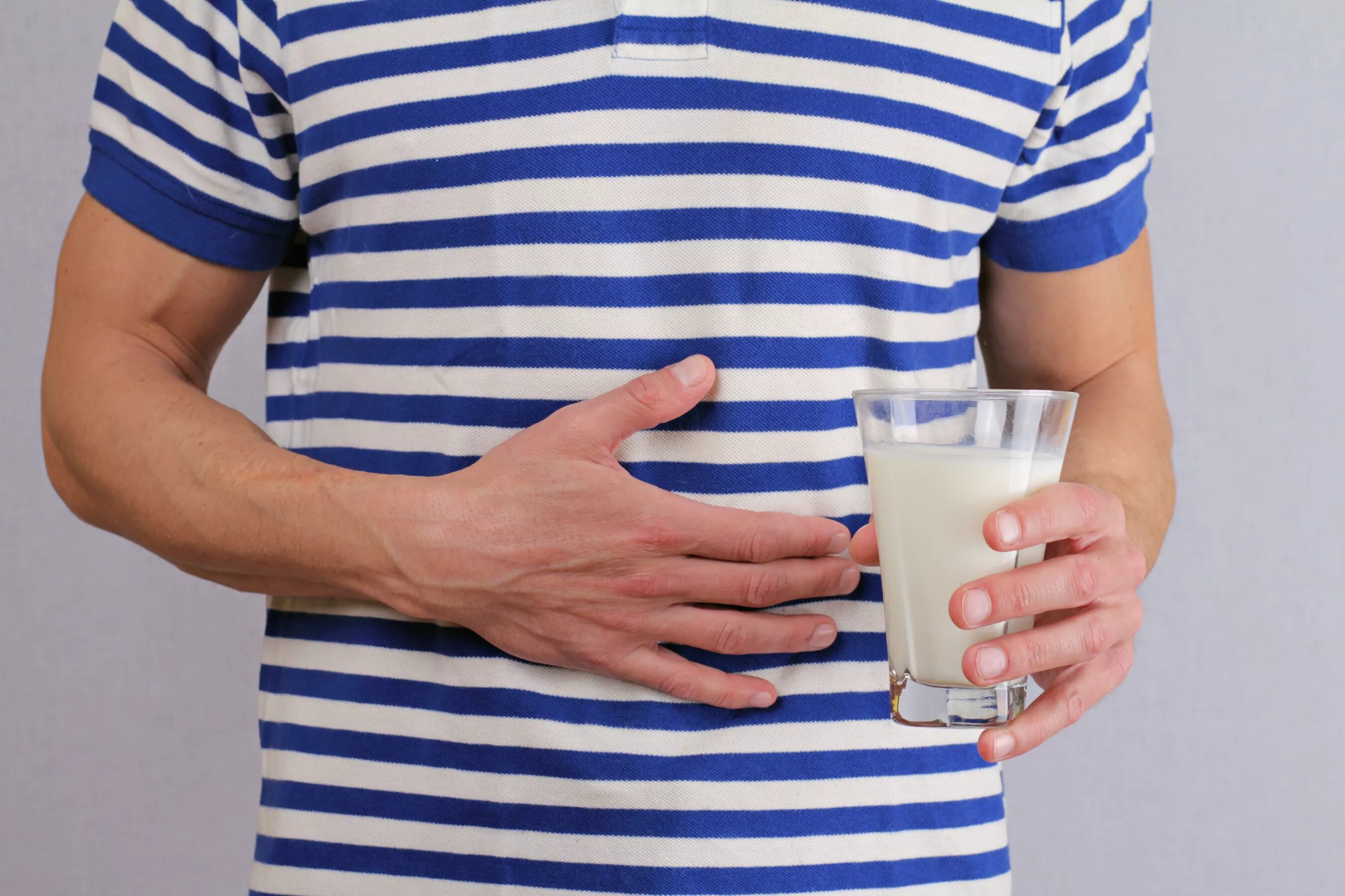 Непереносимость лактозы. Молоко в таблетках. Пищевая непереносимость лактозы. Мужское молоко. Невкусное молоко
