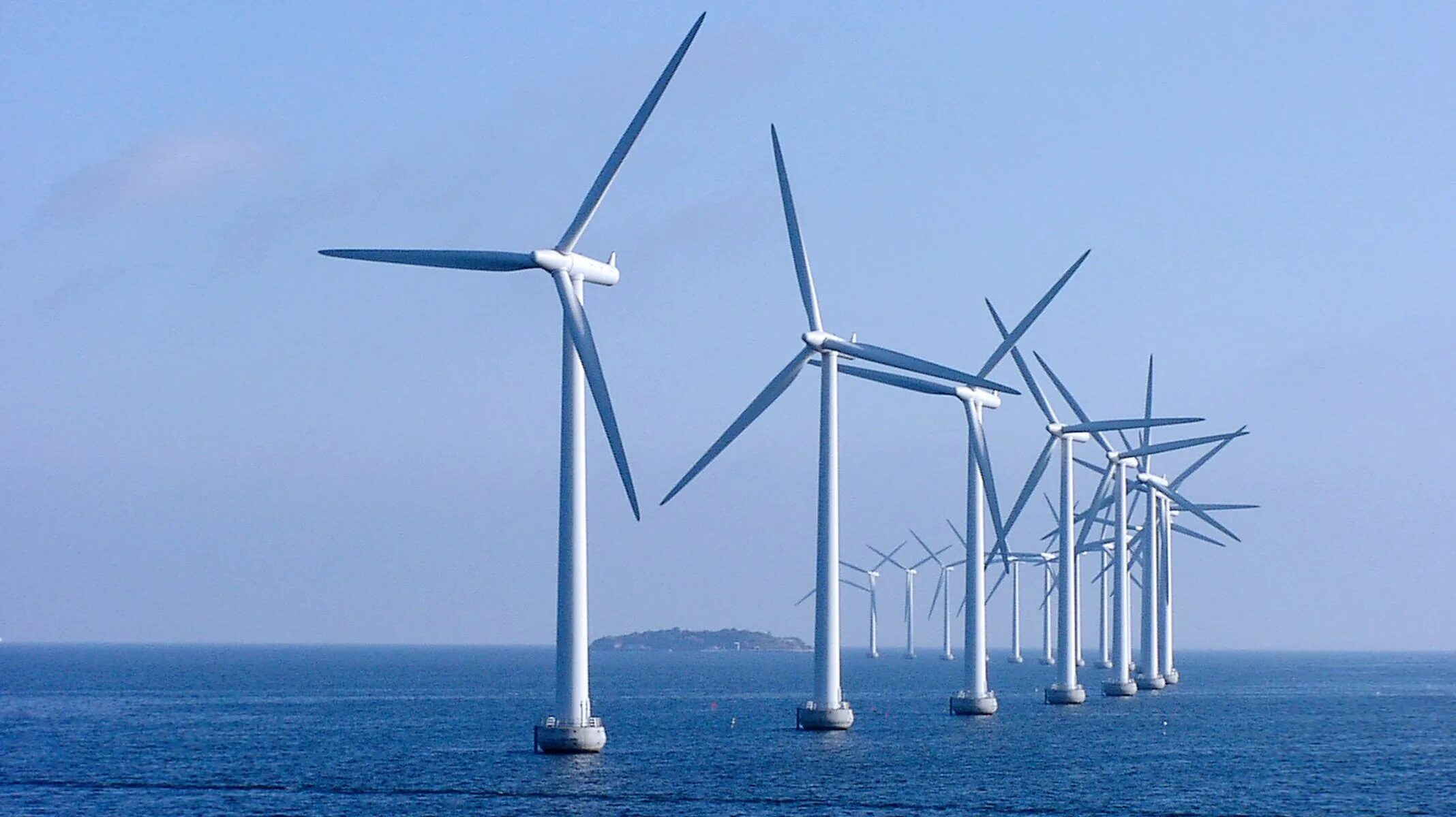 Вода вырабатывает энергию. Морской ветропарк в Дании. Ветрогенератор Wind Power. Ветроэнергетика Дании. Прибрежный ветропарк Миддельгрюнден.