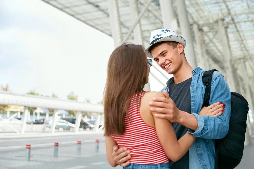 Meet couple. Влюбленные пары в аэропорту. Картинки любовь айрапорт.