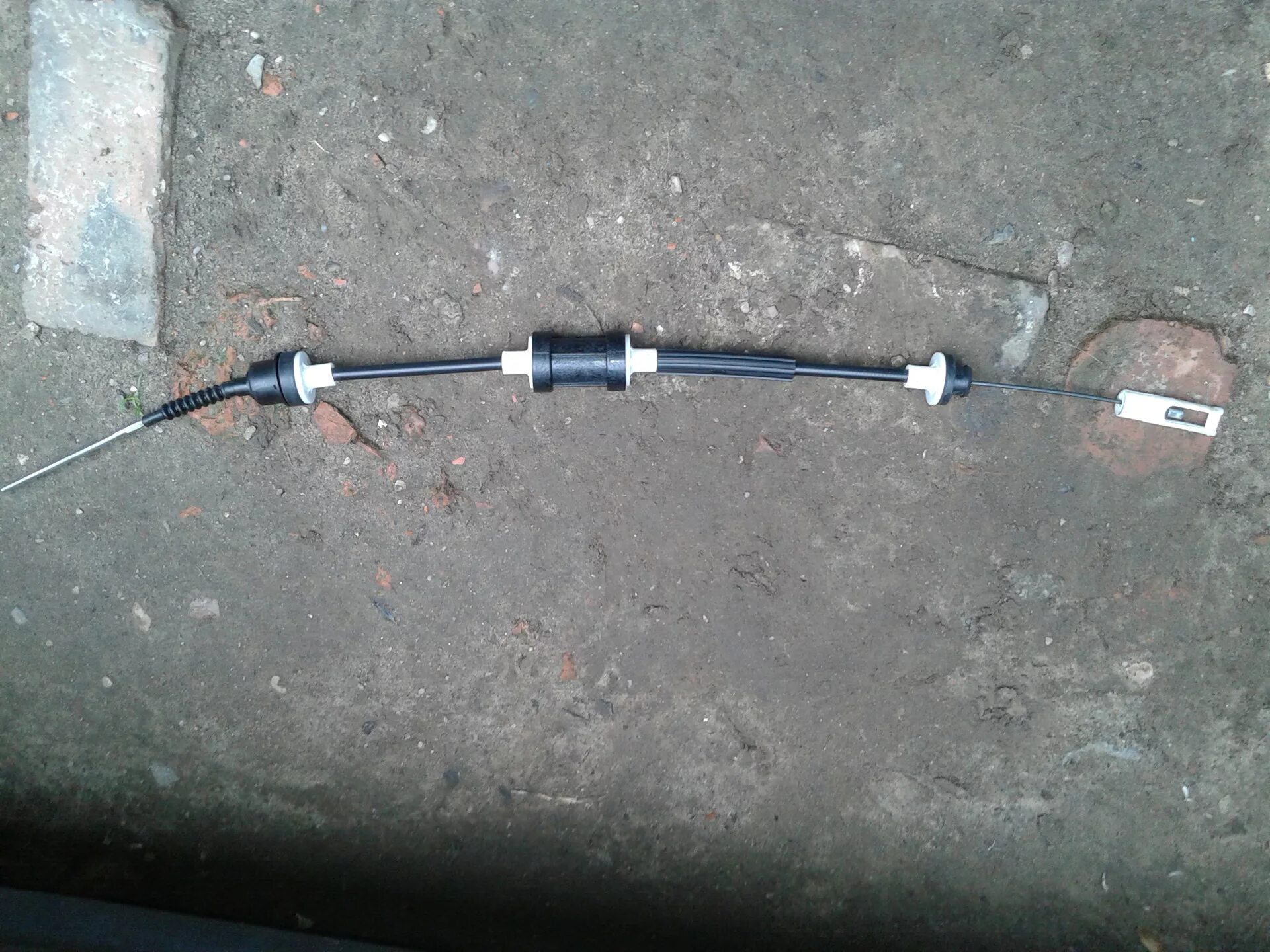 Трос сцепления фиат. Трос сцепления фиат. Трос сцепления солярис 1. Трос сцепления рено лагуна 1. Тросик сцепления на fiat marea 1.