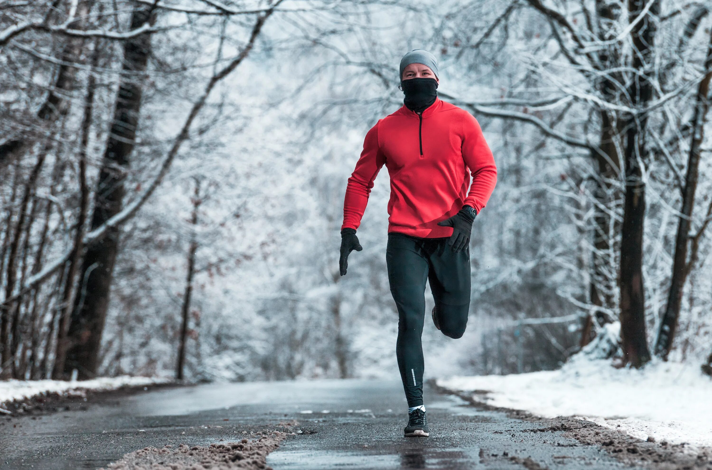 Утренняя пробежка зимой. Спорт зимой. Зимний бег. Зимний бегун. Do sport the winter