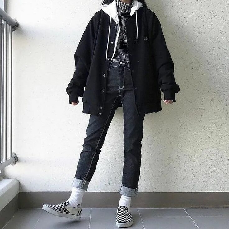 Стиль эстетика в одежде. Стиль тотал блэк оверсайз корея. outfit грандж корейский черный. одежда эстетика. эстетичная одежда для подростков.