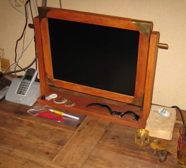 Корпус телевизора купить. Корпус монитора. Корпус телевизора. Старый ЖК монитор. Телевизор в деревянном корпусе.