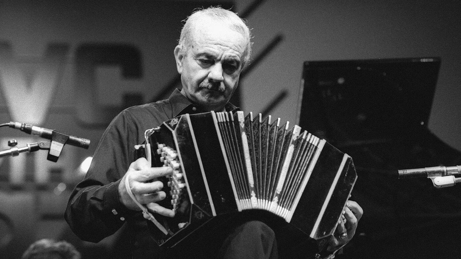 Астор пьяццолла слушать. Astor piazzolla. пьяццолла композитор. бандонеон пьяццолла. аргентинский композитор пьяццолла.