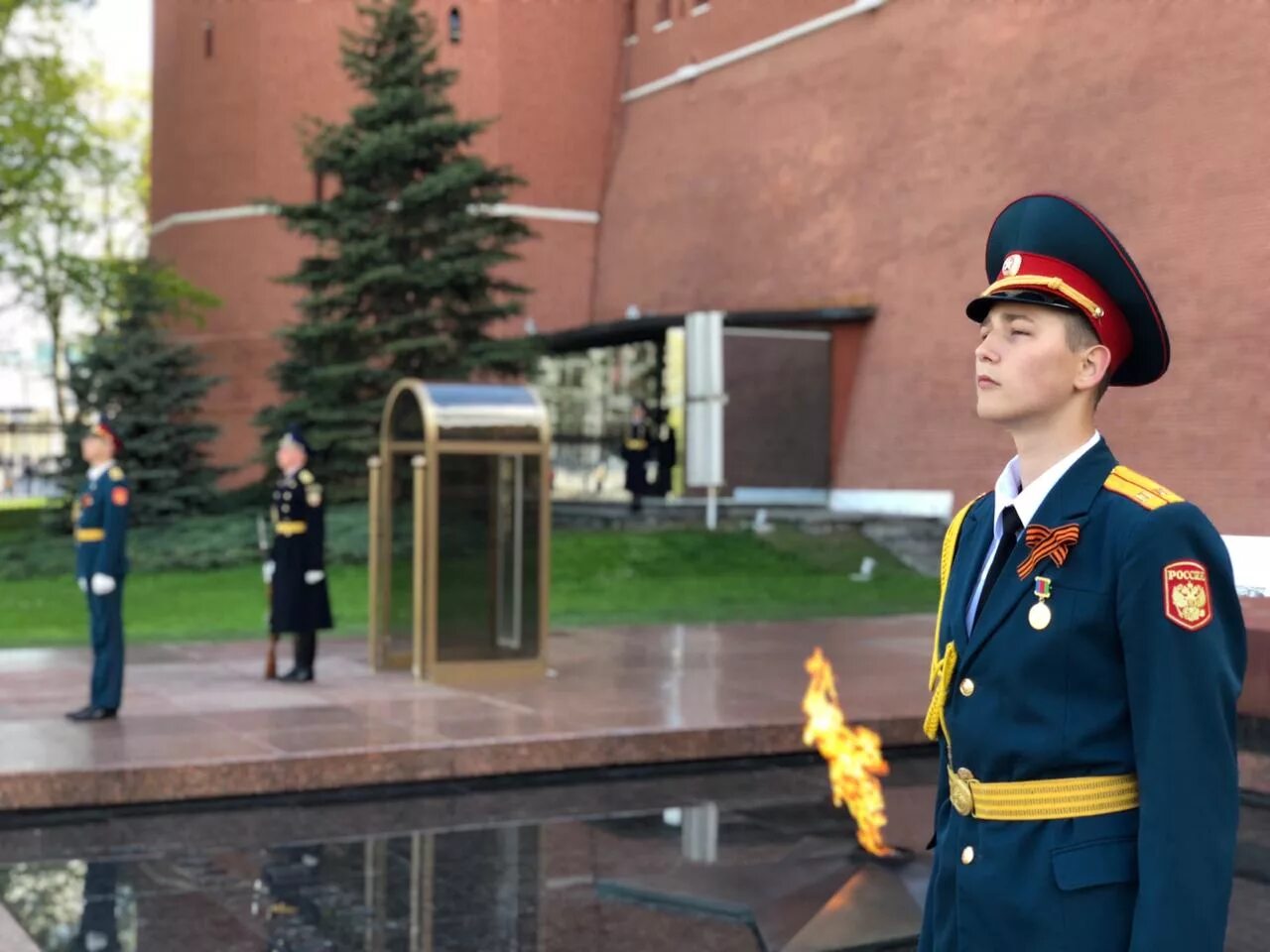 Пост 1 память. Почетный караул у могилы неизвестного солдата в Москве. Караул №1. Почётный караул у вечного огня в Москве. Почетный караул - пост №1.