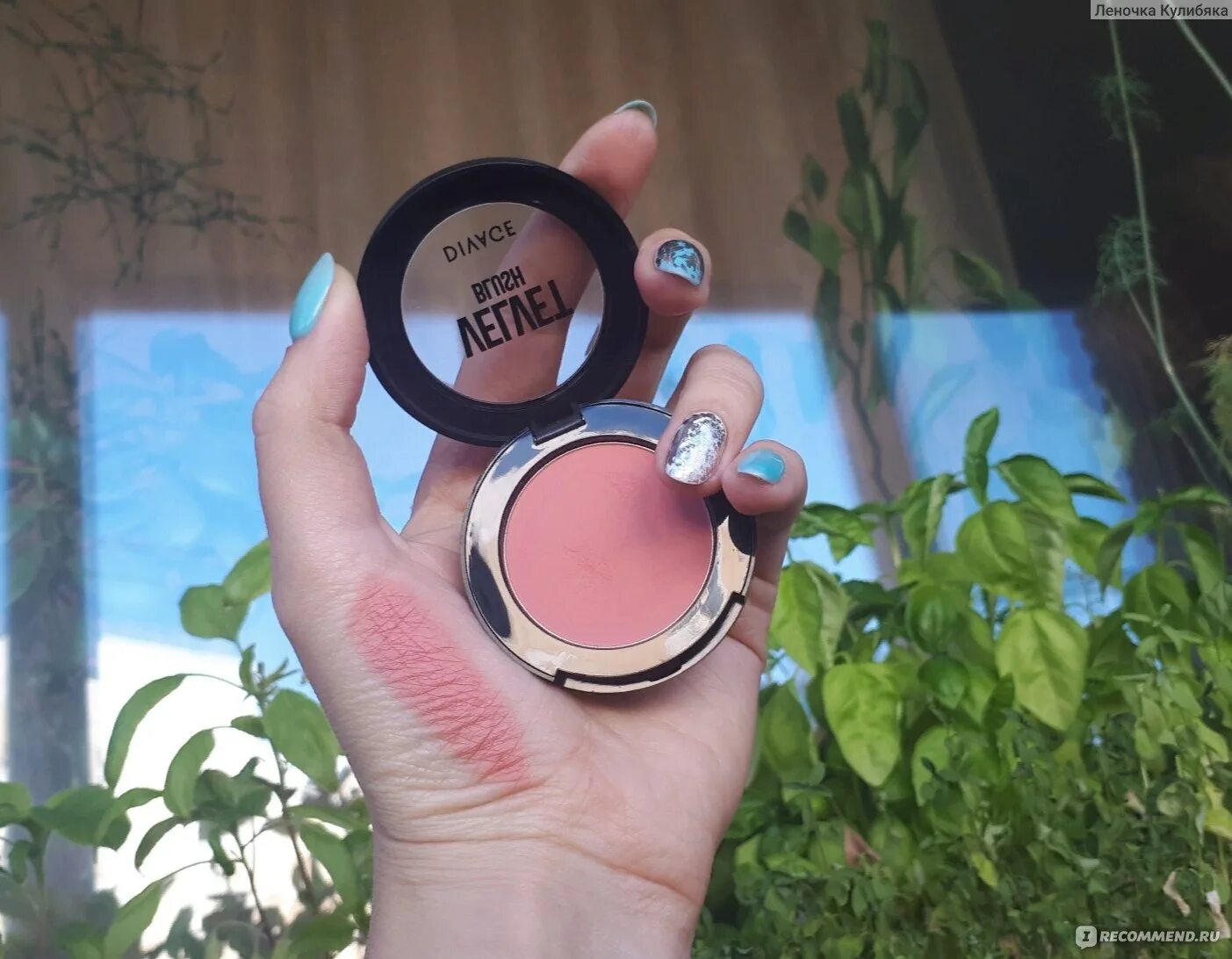 Румяна диваж. Divage velvet blush 8704. румяна divage velvet свотчи. румяна divage velvet compact blush. divage румяна solo compact свотчи.
