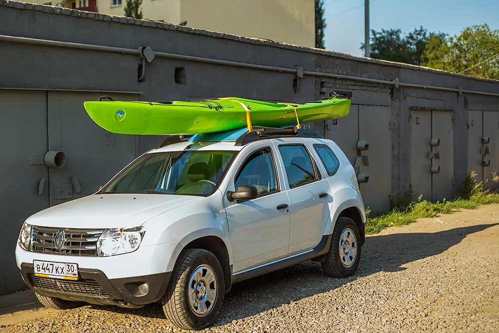 Рено Дастер с лодкой на крыше. Крыша Renault Duster. Дастер 2 крыша. 3 Метра в Рено Дастер.