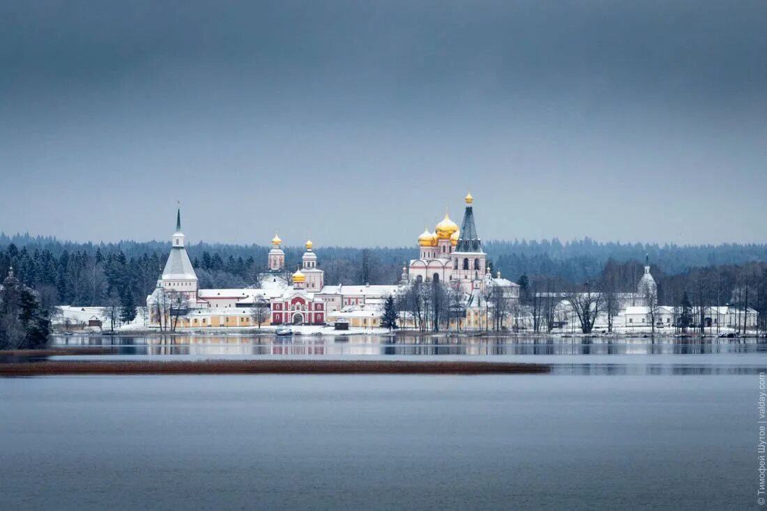 Валдай природа иверский монастырь. Иверский монастырь великий новгород. Валдайский монастырь. Иверский мужской монастырь на валдае. Валдайский монастырь.