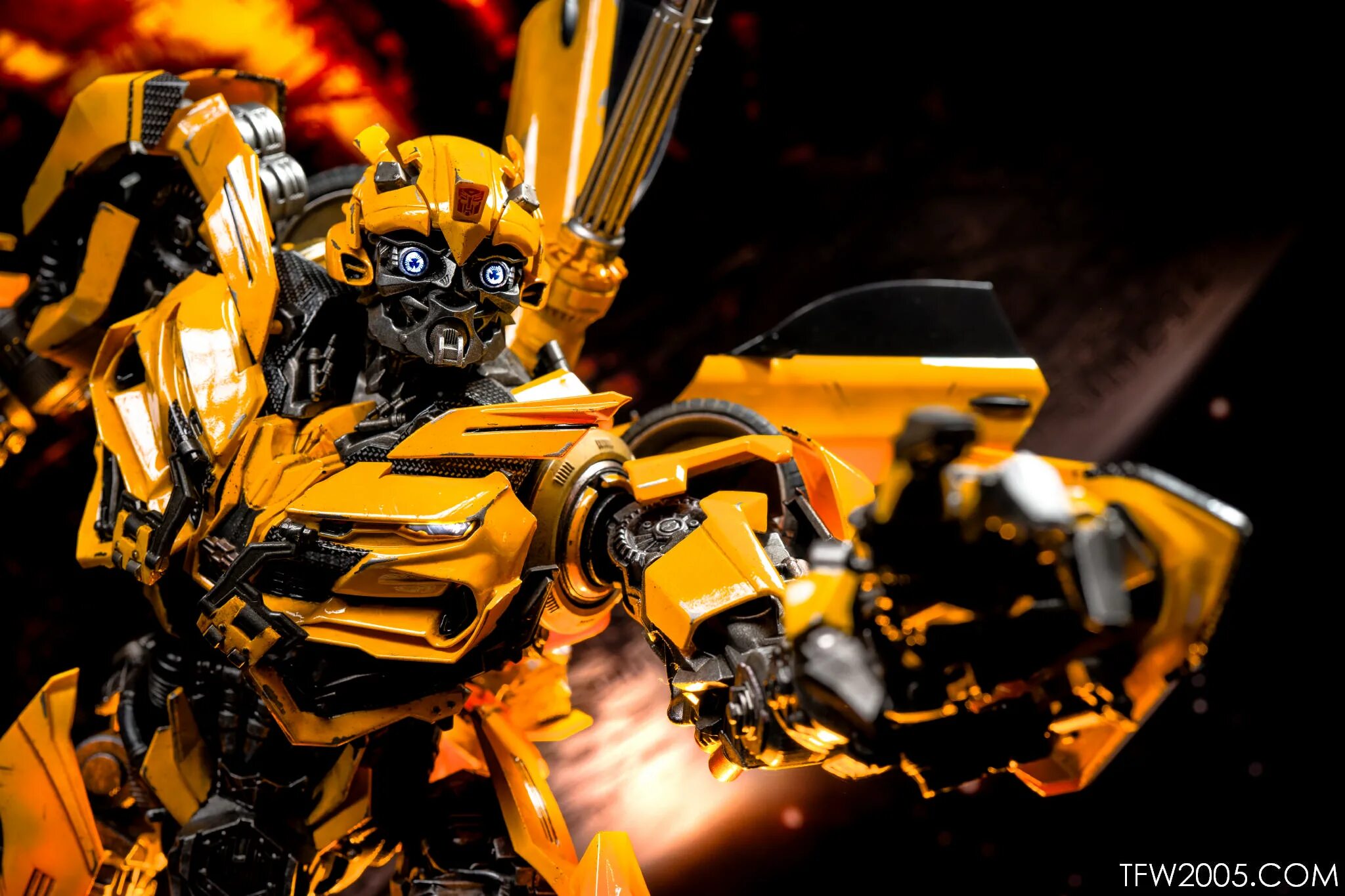 Бамблби. Трансформер bumblebee a6151. бамблби 2005. transformers tlk bumblebee. bumblebee last knight.