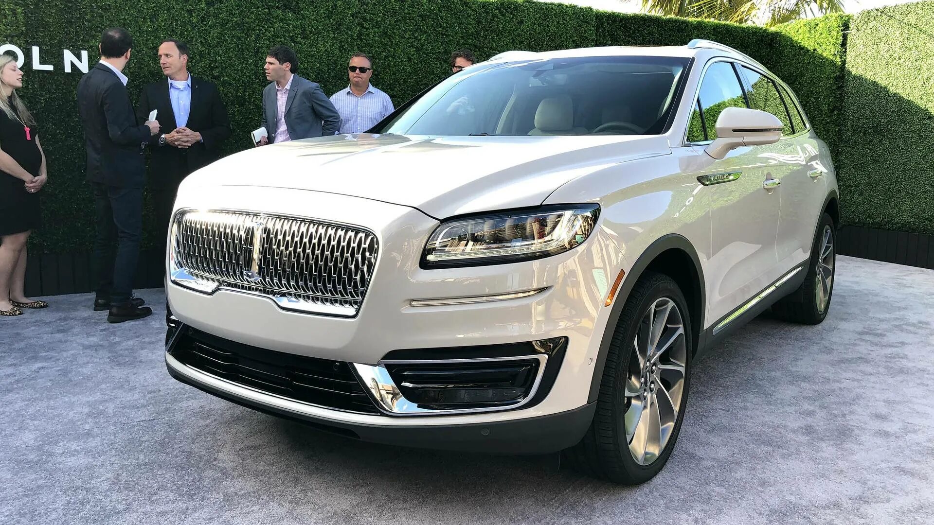 Новые машины до 1 миллиона рублей. Lincoln MKX 2020. Lincoln MKX 2021. Линкольн МКС 2019. Наутилус машина Линкольн.