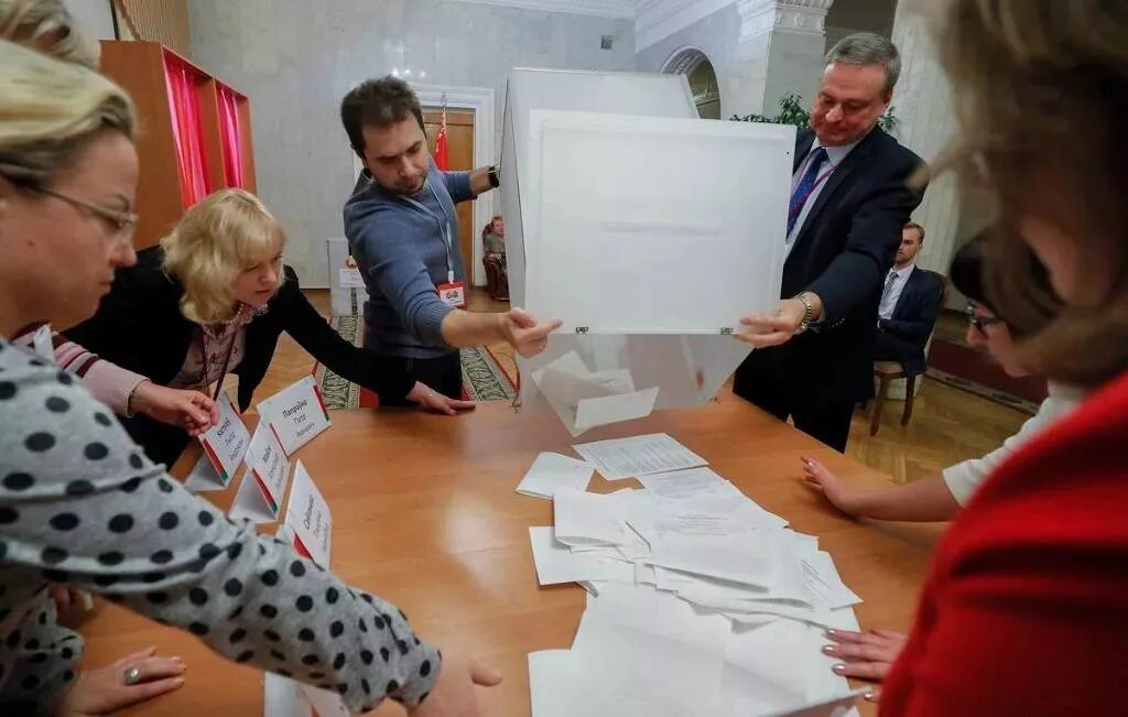 Зачем на выборах наблюдатели. Выборы наблюдатели. наблюдатели на выборах президента. картинки выборы наблюдатель. наблюдатели на выборах фото.